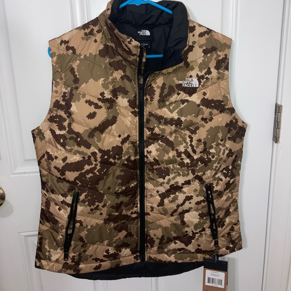 The North Face BRAND NEW WITH TAGS womans size large puffer vest green camo